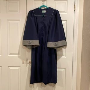 UNF graduation gown